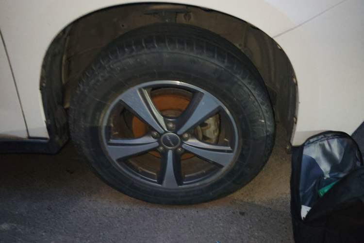 Used Haval M6 2018 1.5T DCT Two-Wheel Drive Elite Model Right Front Wheel Hub