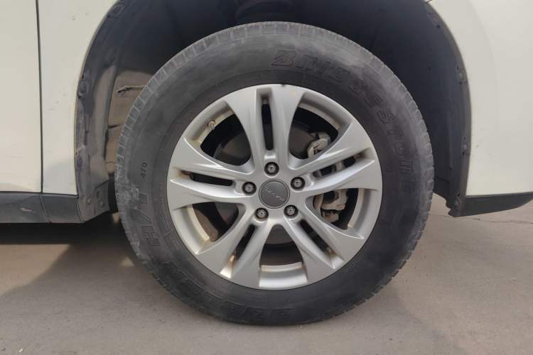 Used Haval M6 2018 1.5T Manual Two-Wheel Drive Elite Model Right Front Wheel Hub