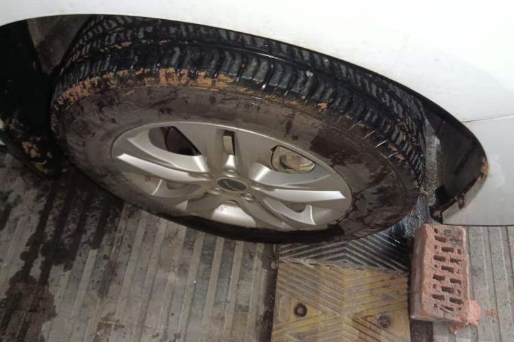 Used Haval M6 2018 1.5T Manual Two-Wheel Drive Elite Model Right Front Wheel Hub