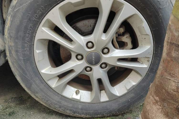 Used Haval M6 2018 Revised Version 1.5T DCT Two-Wheel Drive Elite Edition Right Front Wheel Hub
