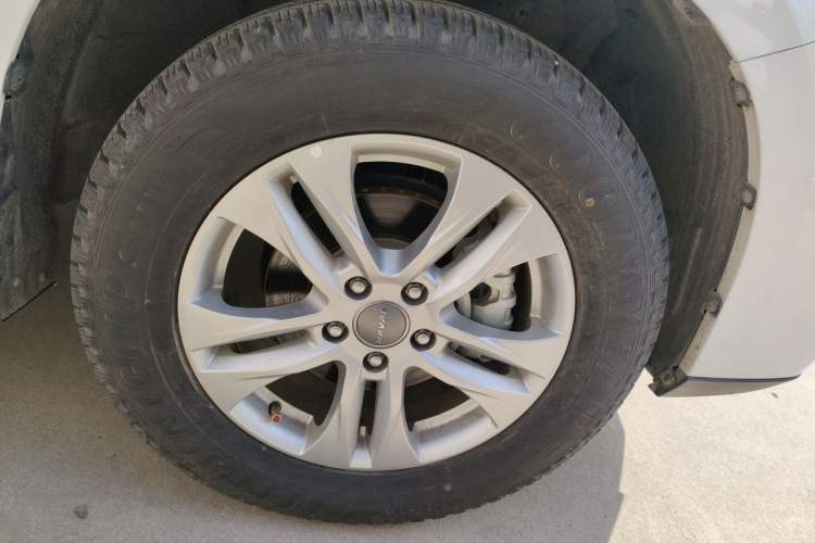 Used Haval M6 2018 Revised Version 1.5T DCT Two-Wheel Drive Urban Style Right Front Wheel Hub