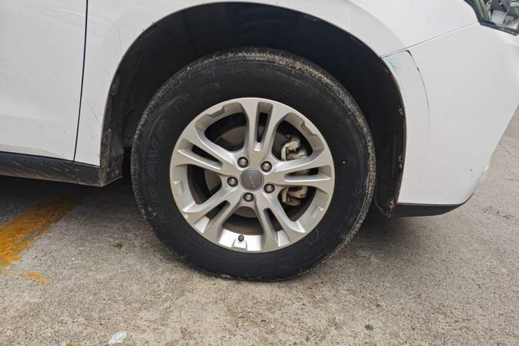 Used Haval M6 2018 Revised Version 1.5T DCT Two-Wheel Drive Elite Edition Right Front Wheel Hub