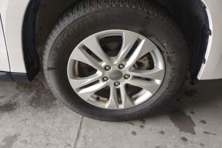 Used Haval M6 2018 Revised Version 1.5T DCT Two-Wheel Drive Urban Style Right Front Wheel Hub