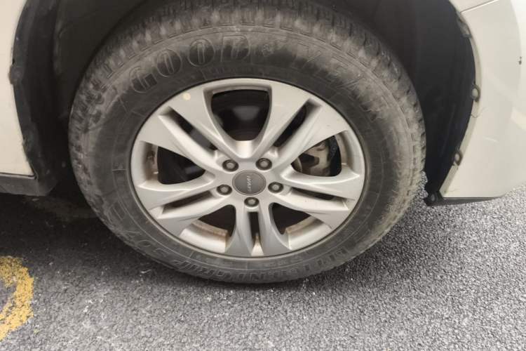 Used Haval M6 2018 1.5T Manual Two-Wheel Drive Elite Model Right Front Wheel Hub