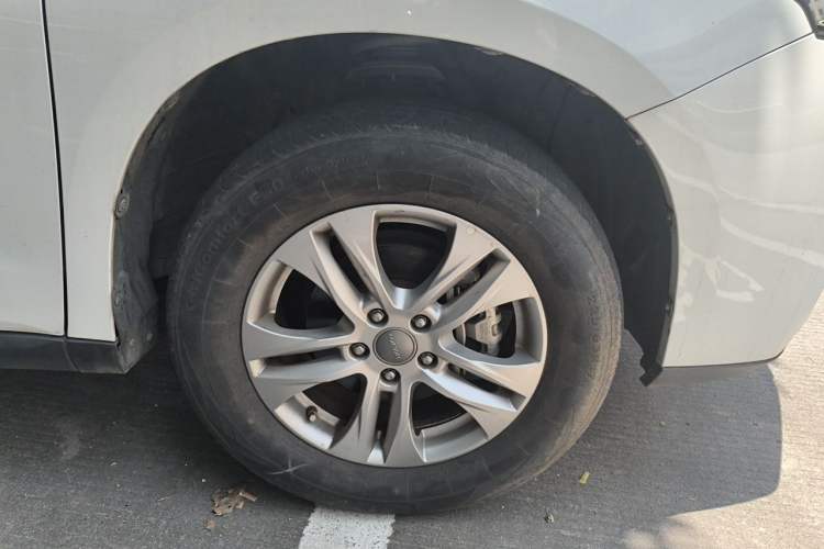 Used Haval M6 2018 1.5T DCT Two-Wheel Drive Elite Model Right Front Wheel Hub