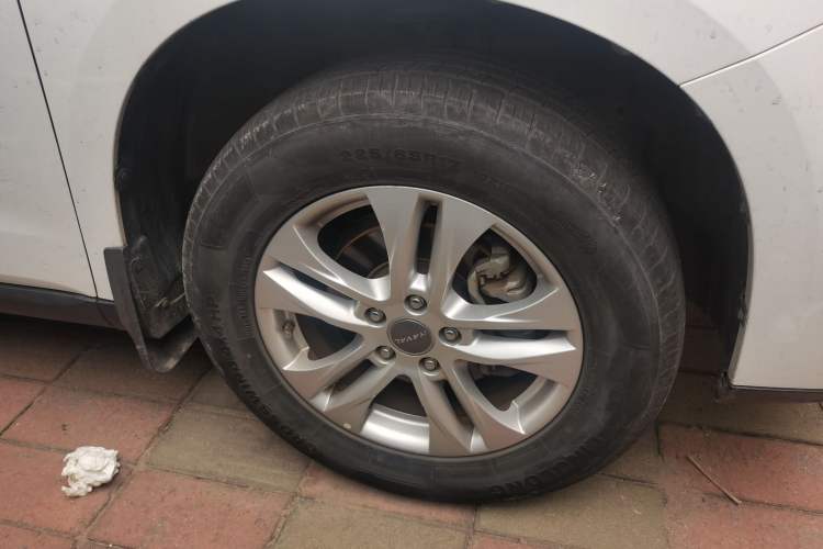 Used Haval M6 2018 Revised Version 1.5T DCT Two-Wheel Drive Elite Edition Right Front Wheel Hub