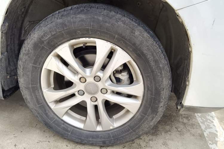 Used Haval M6 2018 1.5T Manual Two-Wheel Drive Elite Model Right Front Wheel Hub