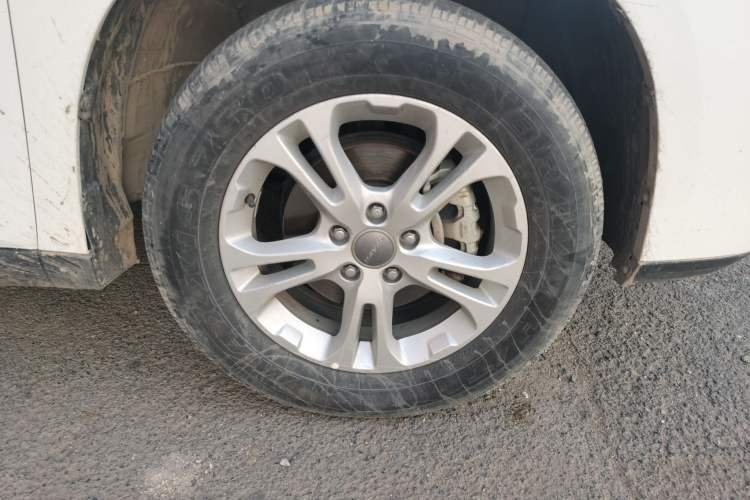Used Haval M6 2018 Revised Version 1.5T DCT Two-Wheel Drive Urban Style Right Front Wheel Hub