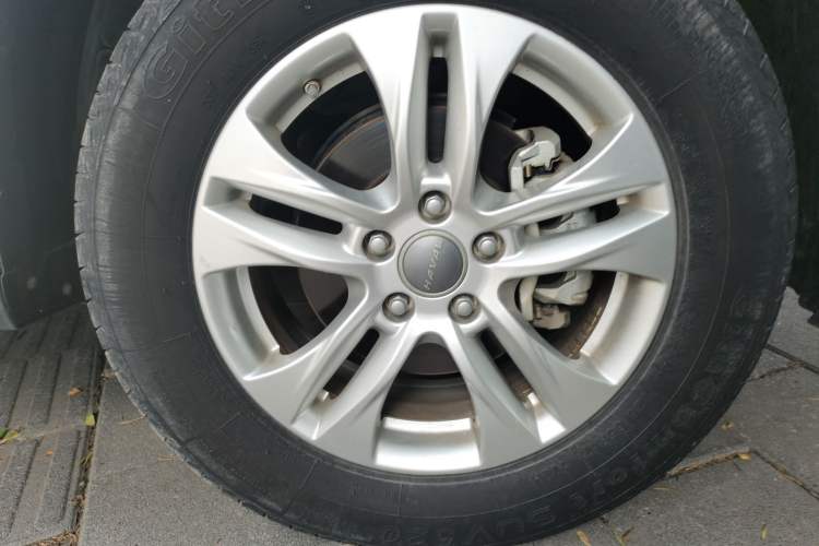 Used Haval M6 2018 1.5T Manual Two-Wheel Drive Elite Model Right Front Wheel Hub