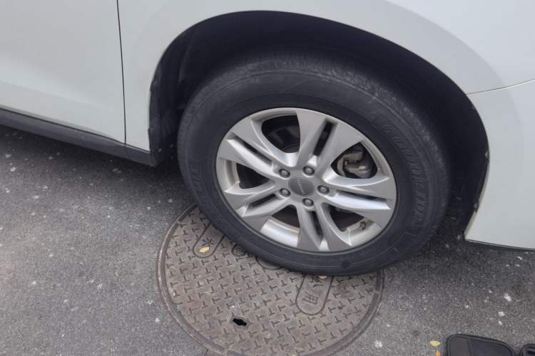 Used Haval M6 2018 Revised Version 1.5T DCT Two-Wheel Drive Elite Edition Right Front Wheel Hub