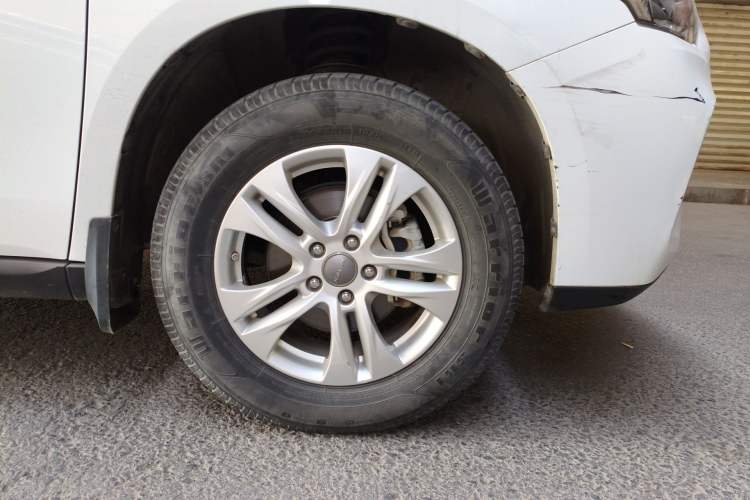 Used Haval M6 2018 1.5T Manual Two-Wheel Drive Elite Model Right Front Wheel Hub