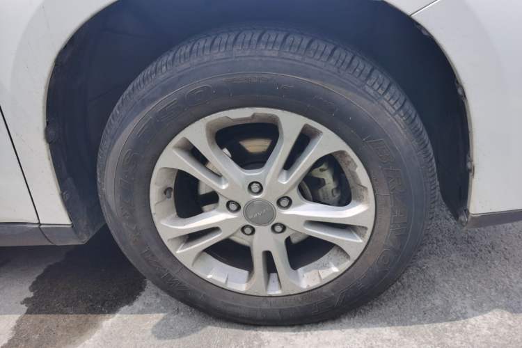 Used Haval M6 2018 1.5T Manual Two-Wheel Drive Elite Model Right Front Wheel Hub