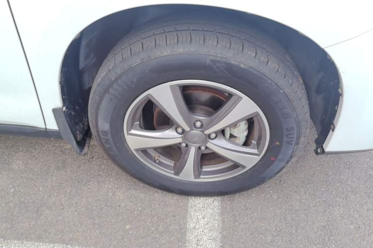 Used Haval M6 2018 1.5T DCT Two-Wheel Drive Elite Model Right Front Wheel Hub