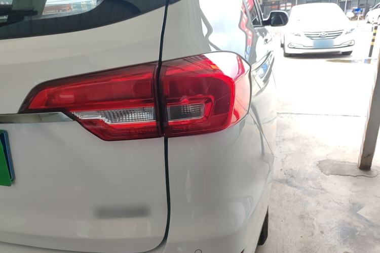 Used Haval M6 2018 Revised Version 1.5T DCT Two-Wheel Drive Elite Edition Right Rear Taillight