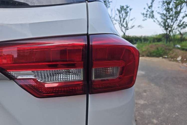 Used Haval M6 2018 Revised Version 1.5T DCT Two-Wheel Drive Elite Edition Right Rear Taillight