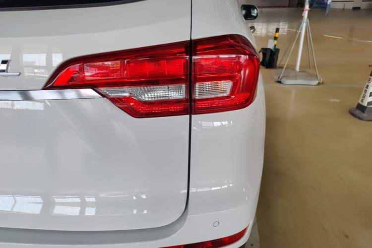 Used Haval M6 2018 1.5T DCT Two-Wheel Drive Elite Model Right Rear Taillight