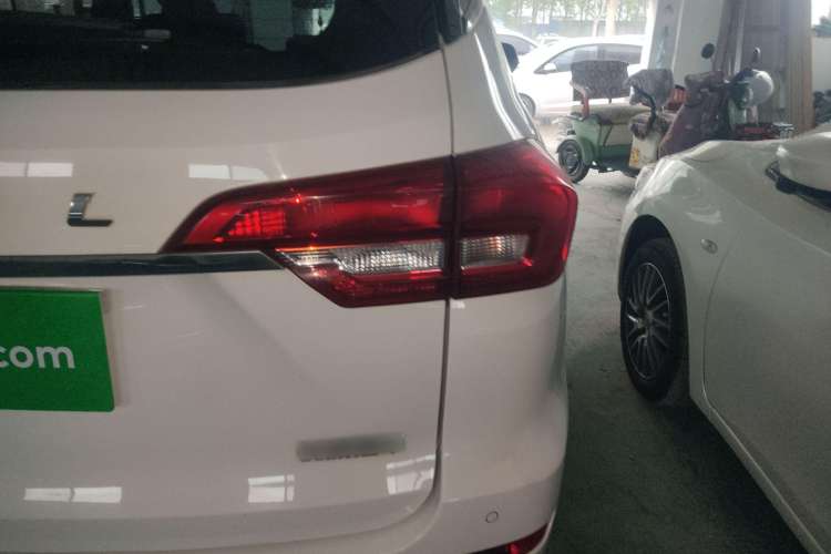 Used Haval M6 2018 Revised Version 1.5T DCT Two-Wheel Drive Elite Edition Right Rear Taillight