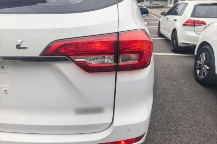 Used Haval M6 2018 1.5T DCT Two-Wheel Drive Elite Model Right Rear Taillight