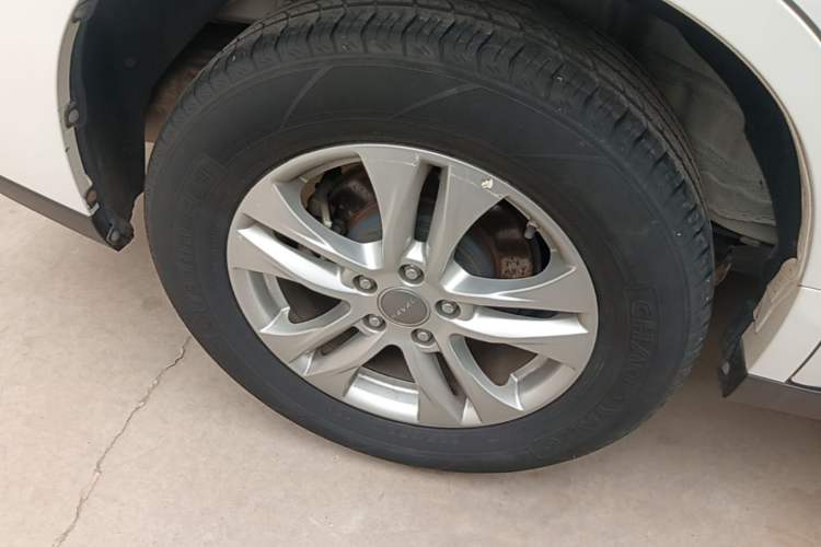 Used Haval M6 2018 Revised Version 1.5T DCT Two-Wheel Drive Elite Edition Right Rear Wheel Hub