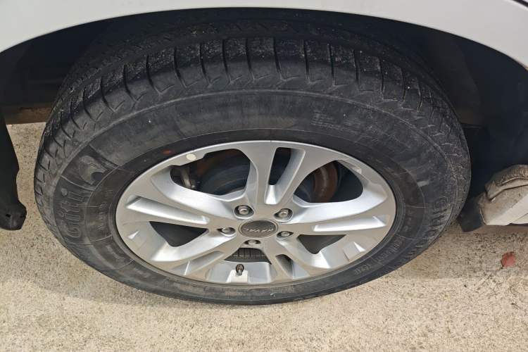 Used Haval M6 2018 Revised Version 1.5T DCT Two-Wheel Drive Elite Edition Right Rear Wheel Hub