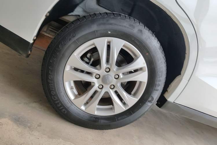 Used Haval M6 2018 Revised Version 1.5T DCT Two-Wheel Drive Elite Edition Right Rear Wheel Hub