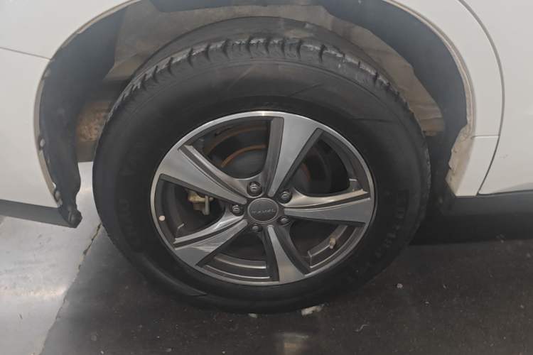 Used Haval M6 2018 Revised Version 1.5T DCT Two-Wheel Drive Elite Edition Right Rear Wheel Hub