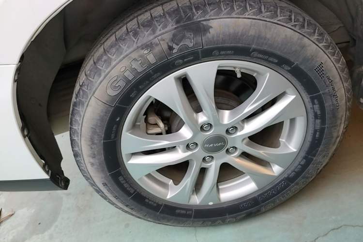 Used Haval M6 2018 Revised Version 1.5T DCT Two-Wheel Drive Elite Edition Right Rear Wheel Hub