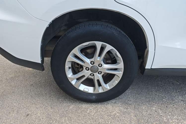 Used Haval M6 2018 Revised Version 1.5T DCT Two-Wheel Drive Elite Edition Right Rear Wheel Hub