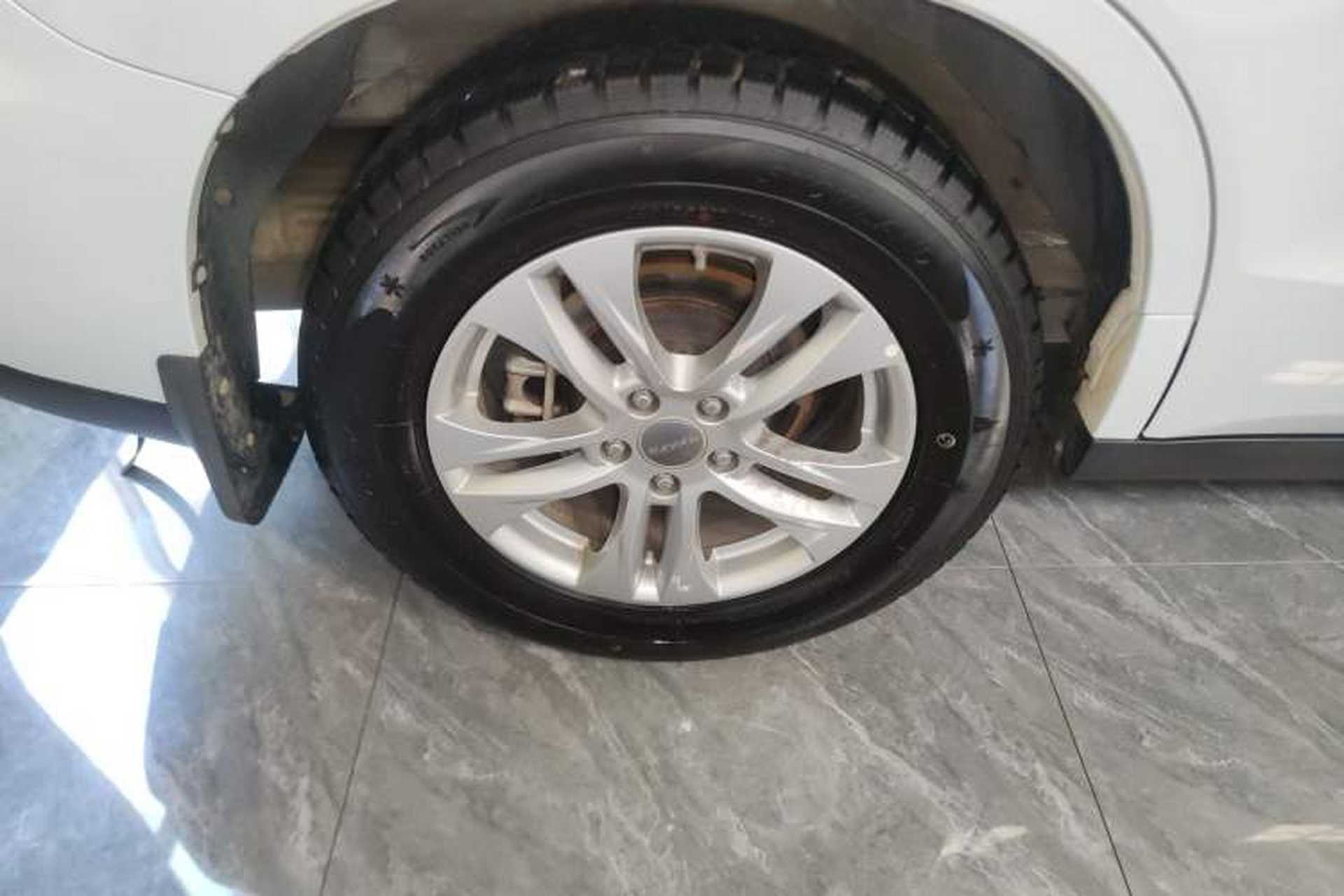 Used Haval M6 2018 Revised Version 1.5T DCT Two-Wheel Drive Elite Edition Right Rear Wheel Hub