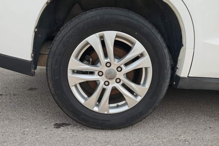 Used Haval M6 2018 Revised Version 1.5T DCT Two-Wheel Drive Elite Edition Right Rear Wheel Hub