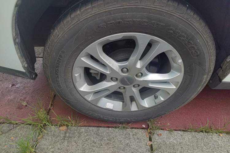 Used Haval M6 2018 Revised Version 1.5T DCT Two-Wheel Drive Elite Edition Right Rear Wheel Hub