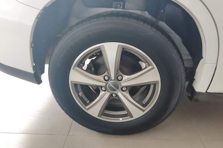 Used Haval M6 2018 1.5T Manual Two-Wheel Drive Elite Model Right Rear Wheel Hub