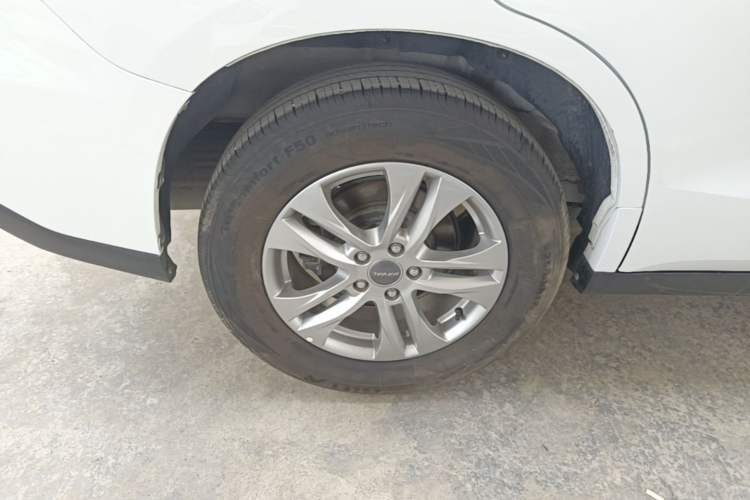 Used Haval M6 2018 Revised Version 1.5T DCT Two-Wheel Drive Urban Style Right Rear Wheel Hub