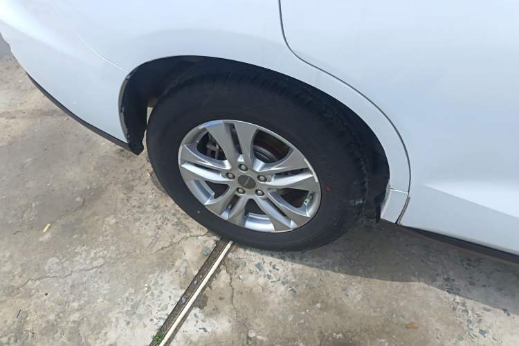 Used Haval M6 2018 Revised Version 1.5T DCT Two-Wheel Drive Elite Edition Right Rear Wheel Hub