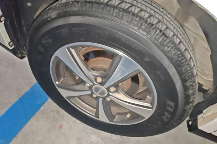 Used Haval M6 2018 1.5T Manual Two-Wheel Drive Elite Model Right Rear Wheel Hub
