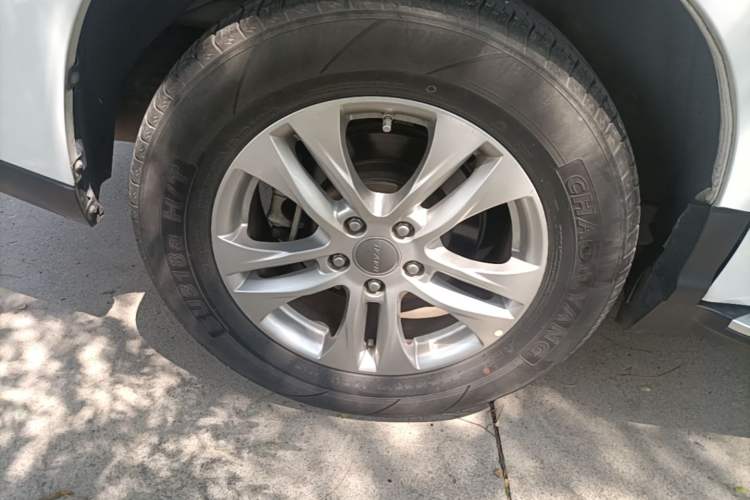 Used Haval M6 2018 Revised Version 1.5T DCT Two-Wheel Drive Elite Edition Right Rear Wheel Hub