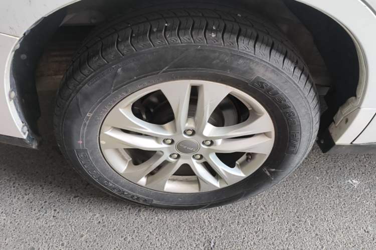Used Haval M6 2018 Revised Version 1.5T DCT Two-Wheel Drive Elite Edition Right Rear Wheel Hub