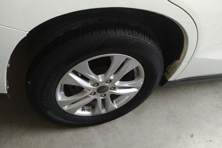 Used Haval M6 2018 Revised Version 1.5T DCT Two-Wheel Drive Elite Edition Right Rear Wheel Hub