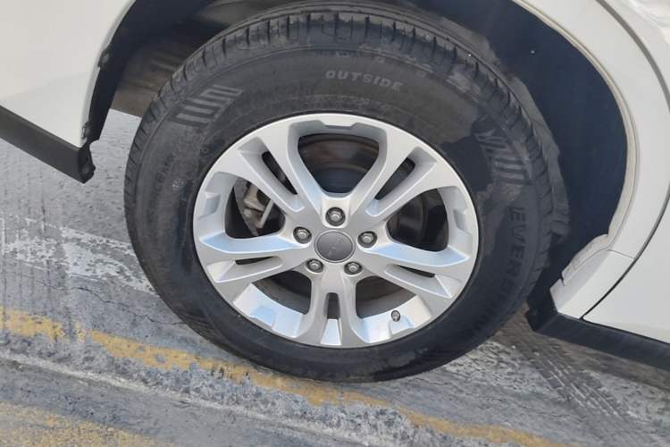 Used Haval M6 2018 1.5T DCT Two-Wheel Drive Elite Model Right Rear Wheel Hub