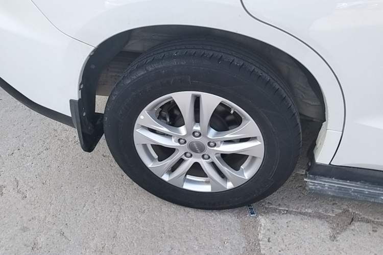 Used Haval M6 2018 Revised Version 1.5T DCT Two-Wheel Drive Elite Edition Right Rear Wheel Hub
