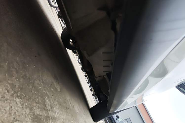 Used Haval M6 2018 1.5T DCT Two-Wheel Drive Elite Model Right Side Sill