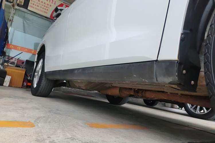 Used Haval M6 2018 Revised Version 1.5T DCT Two-Wheel Drive Elite Edition Right Side Sill