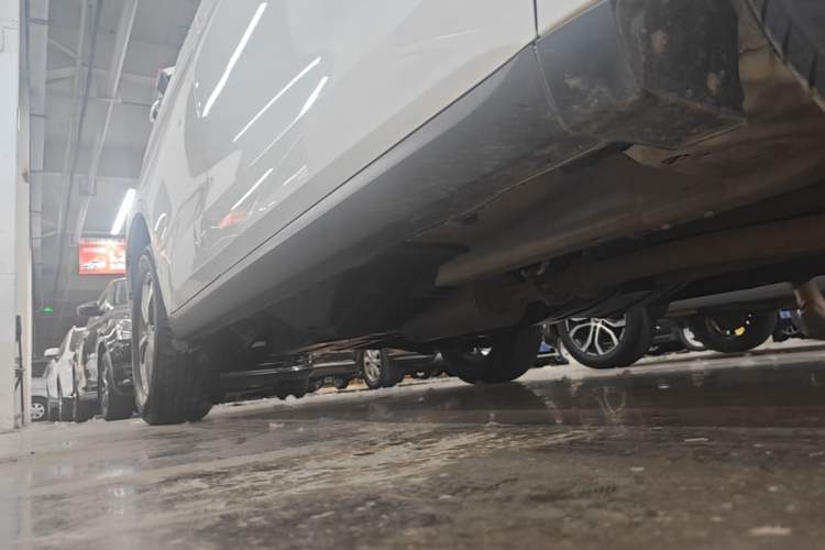 Used Haval M6 2018 Revised Version 1.5T DCT Two-Wheel Drive Elite Edition Right Side Sill