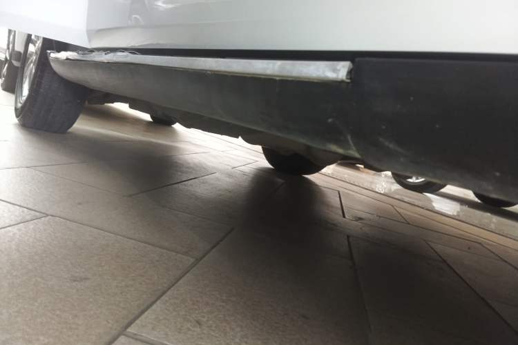 Used Haval M6 2018 Revised Version 1.5T DCT Two-Wheel Drive Elite Edition Right Side Sill