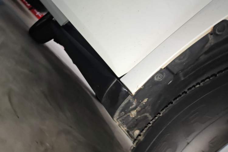 Used Haval M6 2018 1.5T Manual Two-Wheel Drive Elite Model Right Side Sill