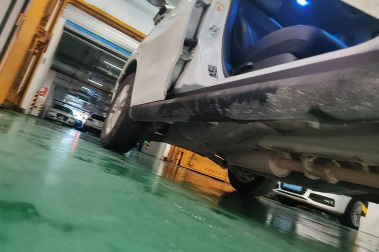 Used Haval M6 2018 Revised Version 1.5T DCT Two-Wheel Drive Elite Edition Right Side Sill