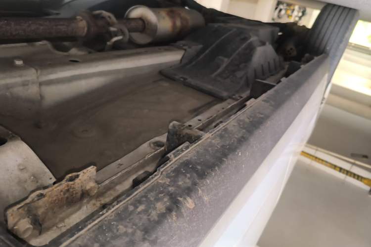 Used Haval M6 2018 Revised Version 1.5T DCT Two-Wheel Drive Elite Edition Right Side Sill