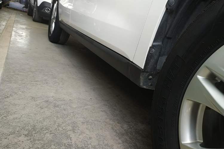 Used Haval M6 2018 Revised Version 1.5T DCT Two-Wheel Drive Elite Edition Right Side Sill