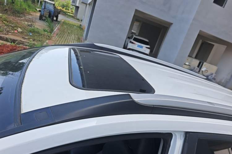 Used Haval M6 2018 Revised Version 1.5T DCT Two-Wheel Drive Elite Edition Roof