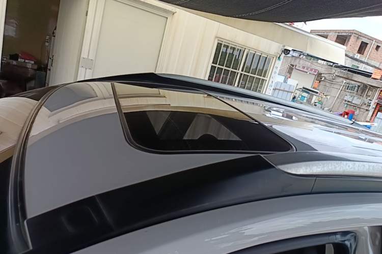 Used Haval M6 2018 1.5T DCT Two-Wheel Drive Elite Model Roof